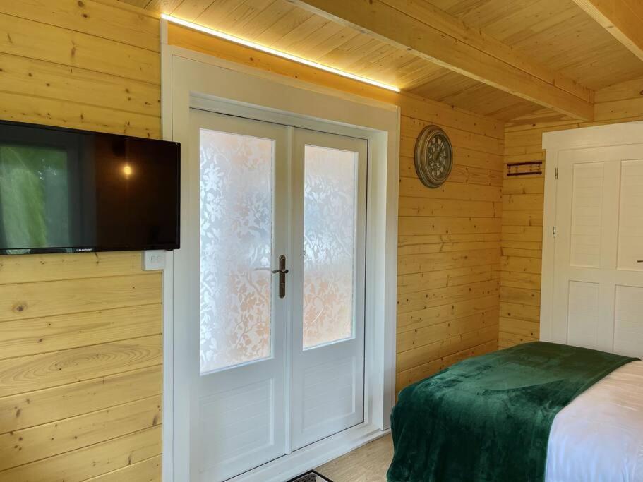 Willow Tree Lodge - Cosy Lodge In The Heart Of The Kent Countryside Littlebourne Exterior foto