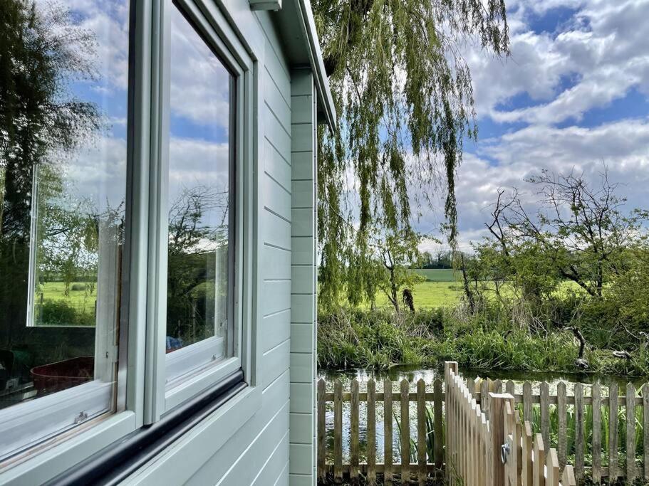 Willow Tree Lodge - Cosy Lodge In The Heart Of The Kent Countryside Littlebourne Exterior foto