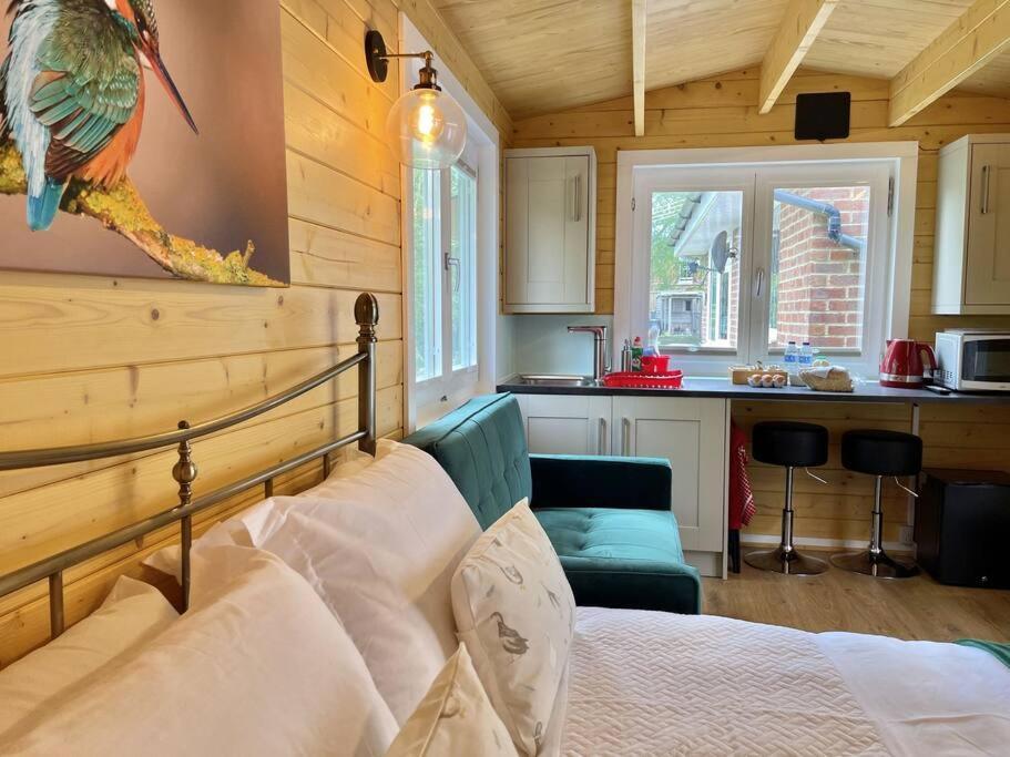 Willow Tree Lodge - Cosy Lodge In The Heart Of The Kent Countryside Littlebourne Exterior foto